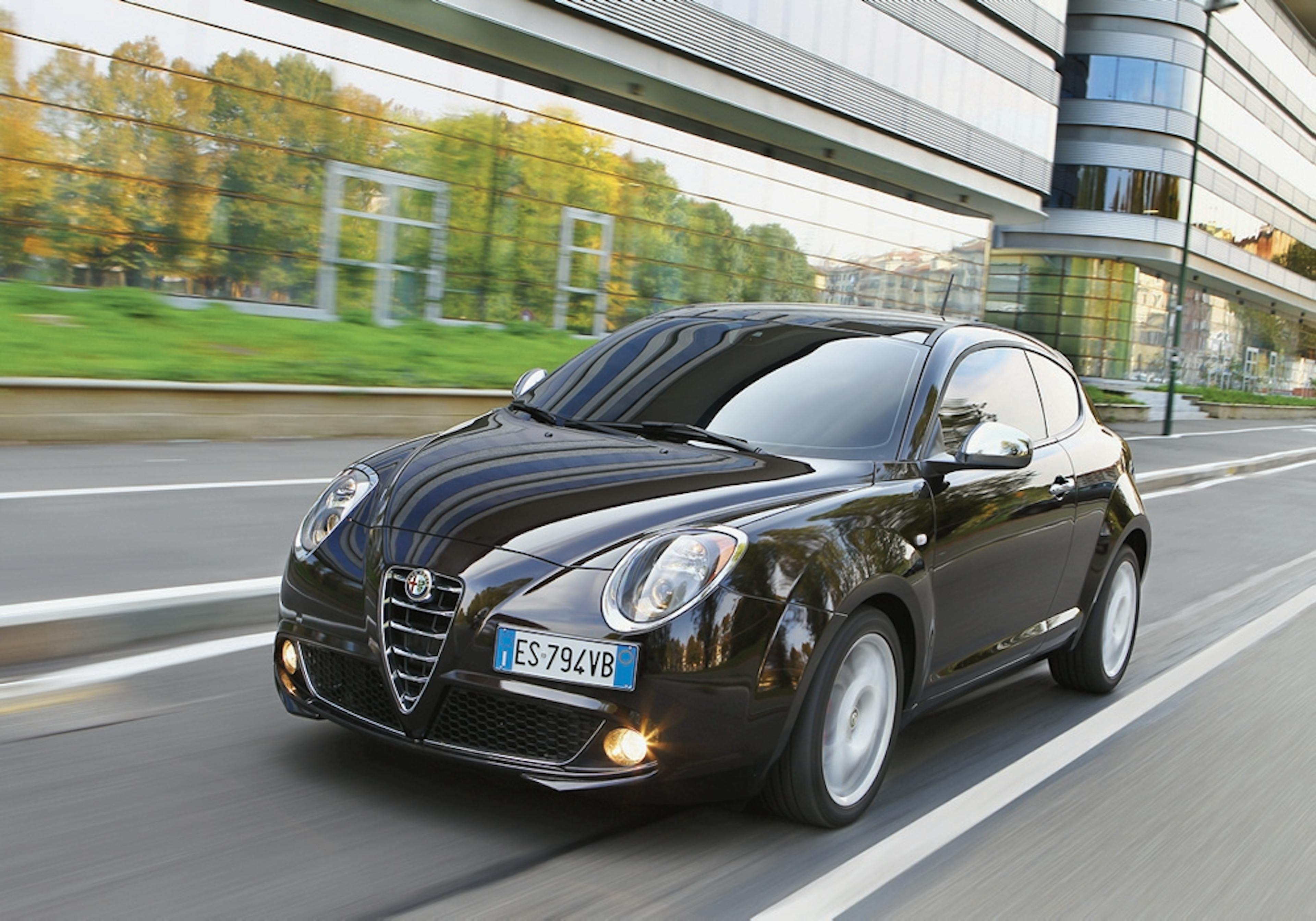 Alfa Romeo  Mito. elle a gardé sonr air de famille typique.