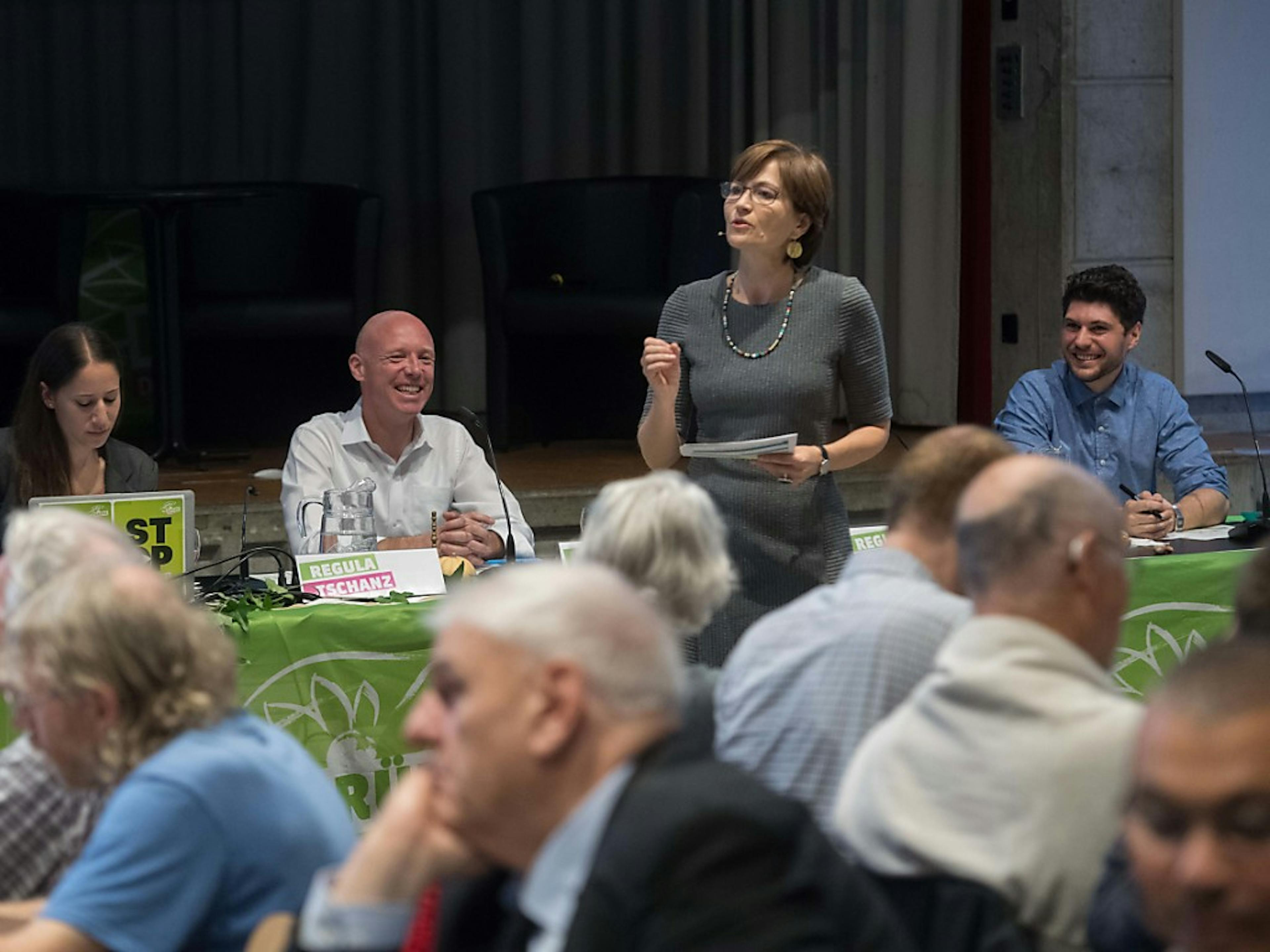 Les Verts recommandent à l'unanimité de rejeter l'initiative de l'UDC sur les juges étrangers et la surveillance des assurés. Sur la photo, Regula Rytz, la présidente des Verts, argumente devant les délégués réunis samedi à Bellinzone.