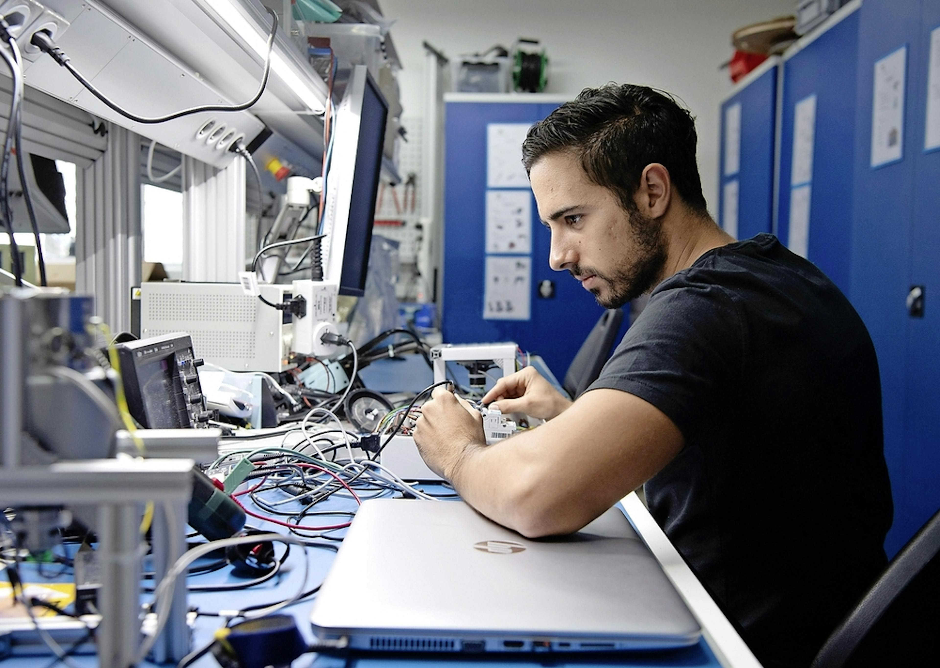 A Châtel-Saint-Denis, les collaborateurs de Sdataway effectuent du design électronique et du prototypage. 