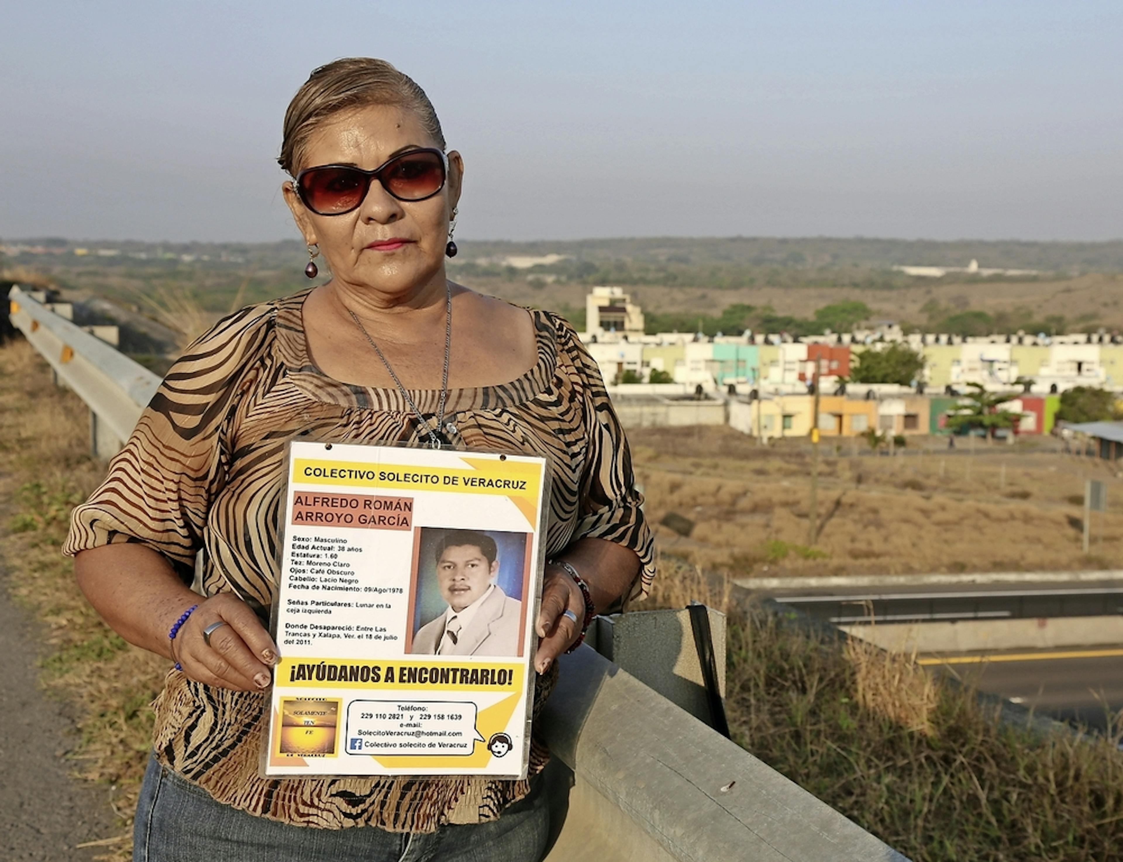 Celia cherche son fils depuis 2011. Elle passe chacune de ses journées au milieu des charniers clandestins de Santa Fe. 