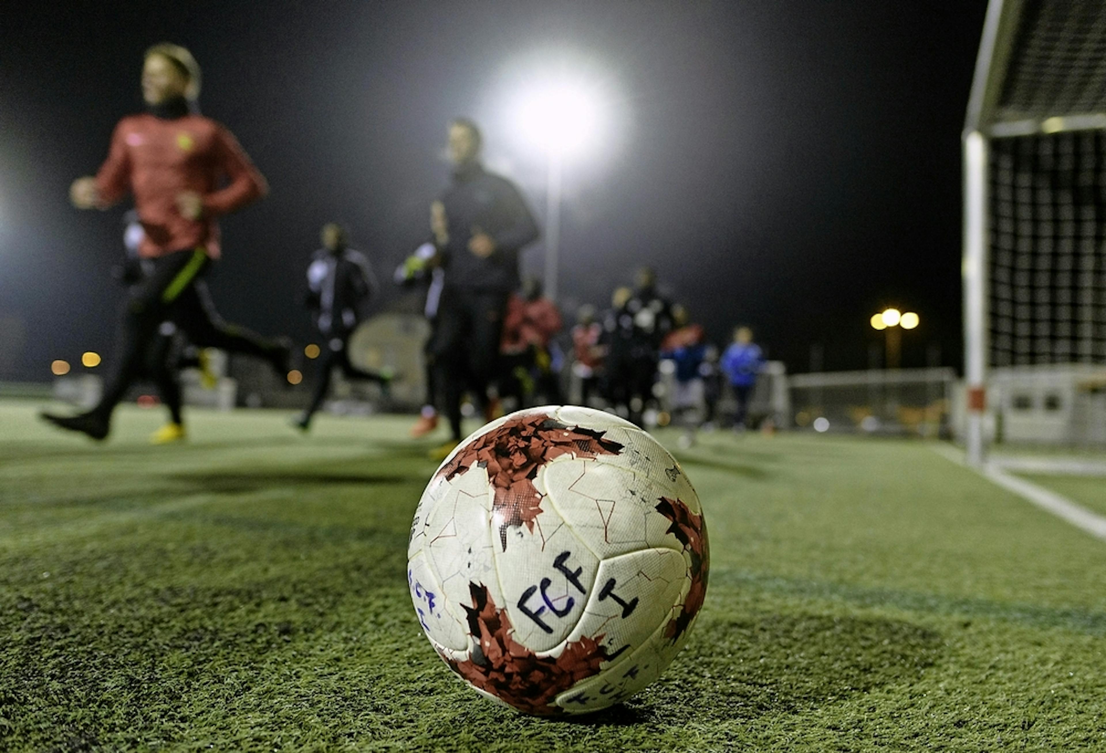 Les joueurs fribourgeois ont vécu hier soir leur premier entraînement sous les ordres du nouvel entraîneur: Georges Bula. 