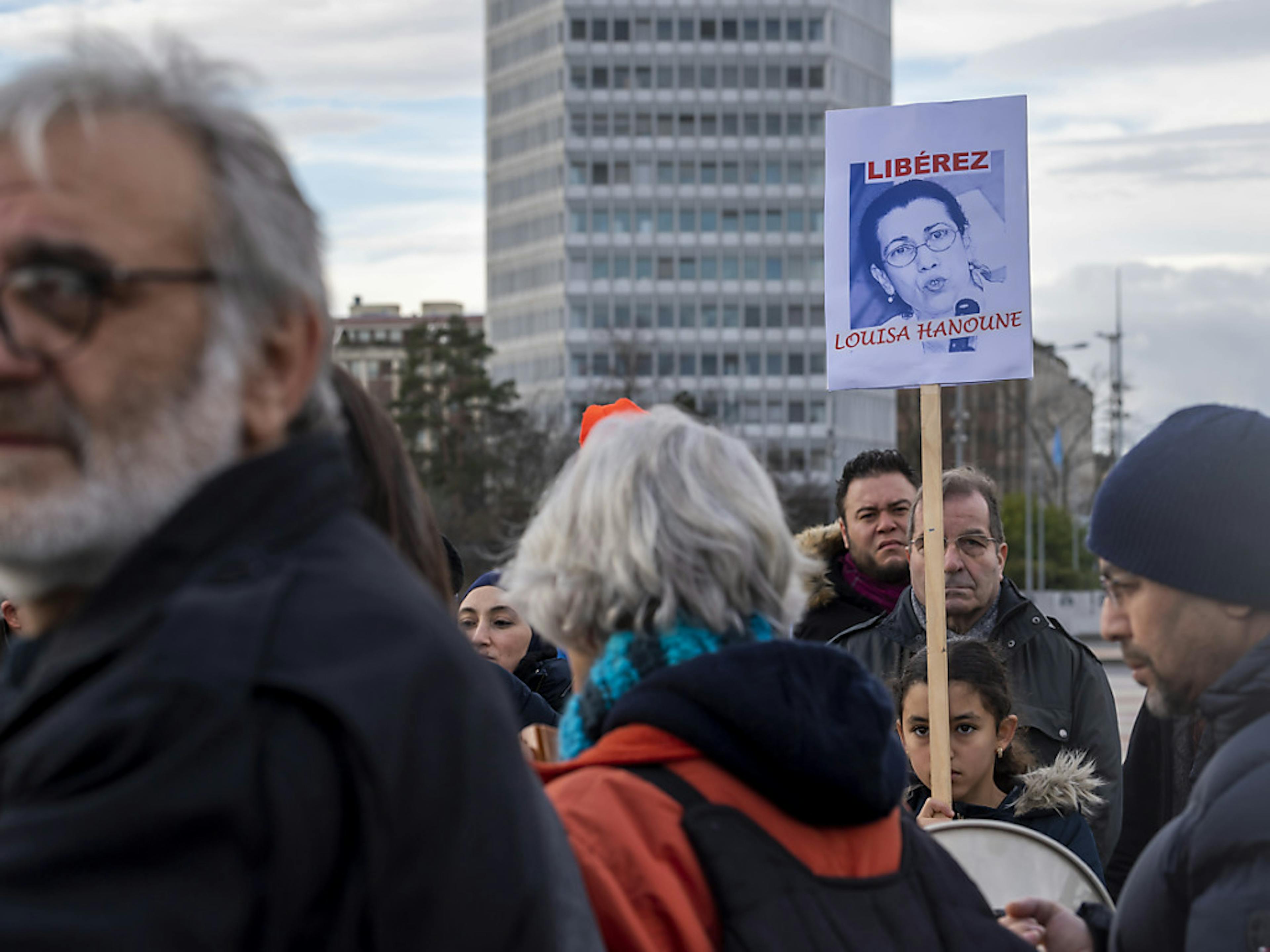 En Suisse aussi, des personnes manifestent en faveur de la libération de Louisa Hanoune et tous les prisonniers d'opinion en Algerie. Elles étaient plusieurs dizaines samedi à Genève.