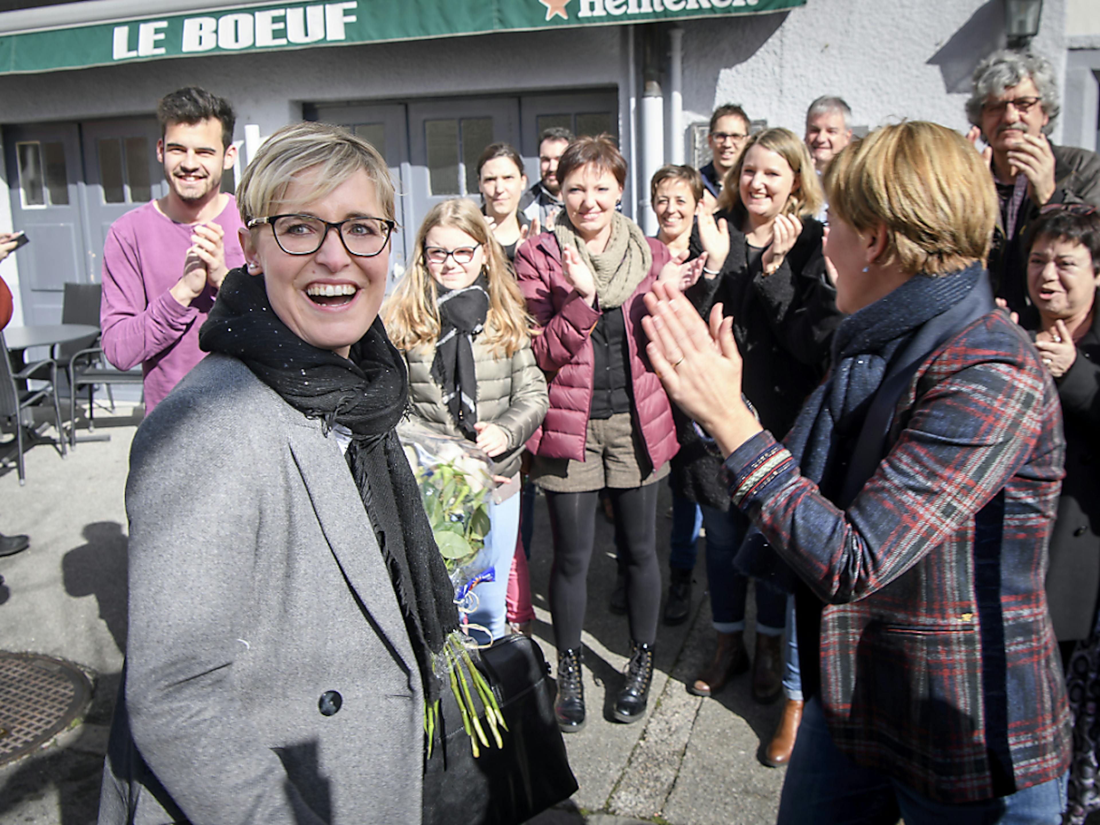 La socialiste Rosalie Beuret Siess fait son entrée au Gouvernement jurassien. Lors du second tour de l'élection complémentaire, elle a battu la PDC Anne Seydoux-Christe.