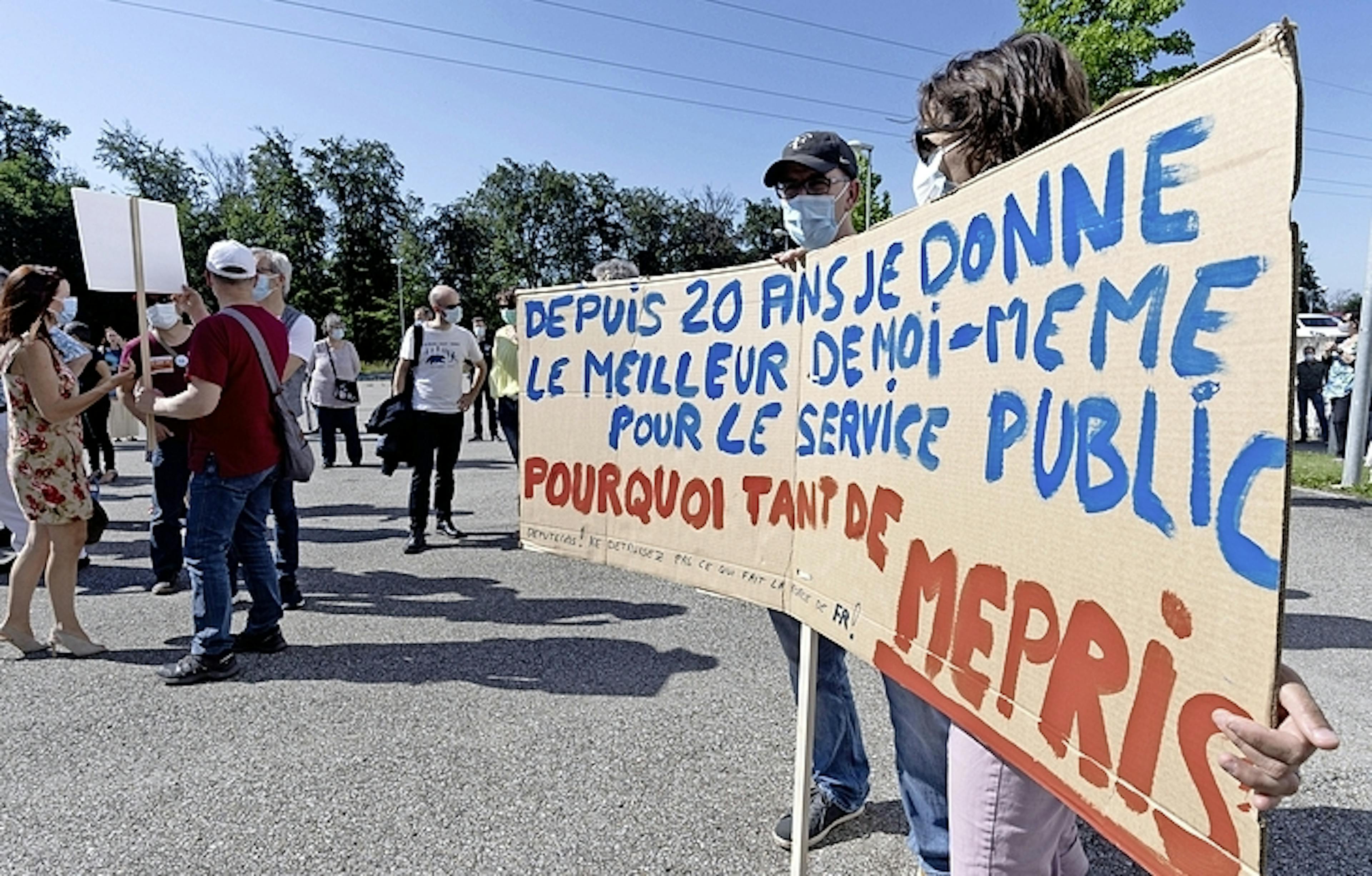 Des fonctionnaires protestent