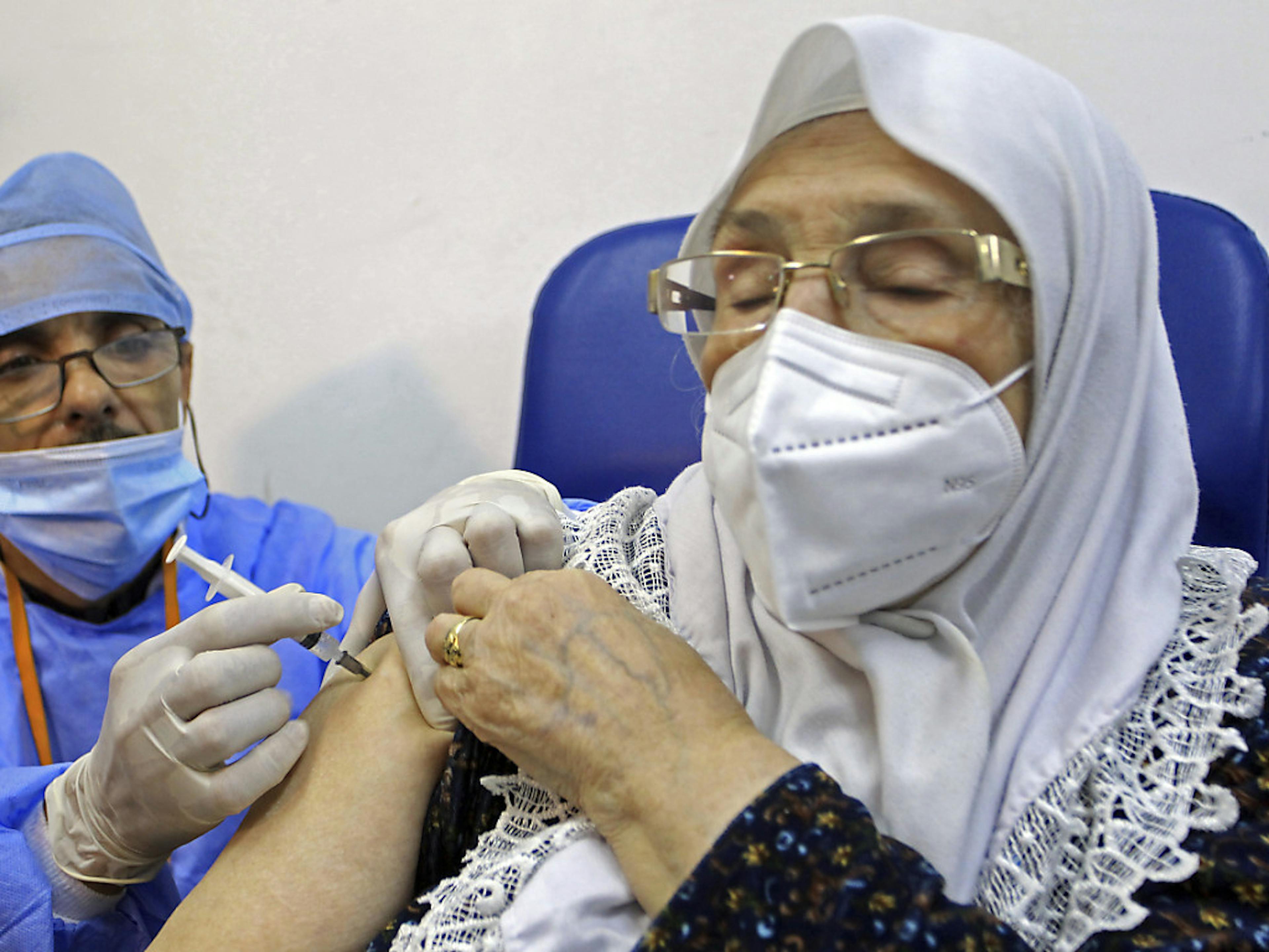 La campagne de vaccination a commencé en Algérie à Blida, premier épicentre de la pandémie dans le pays.