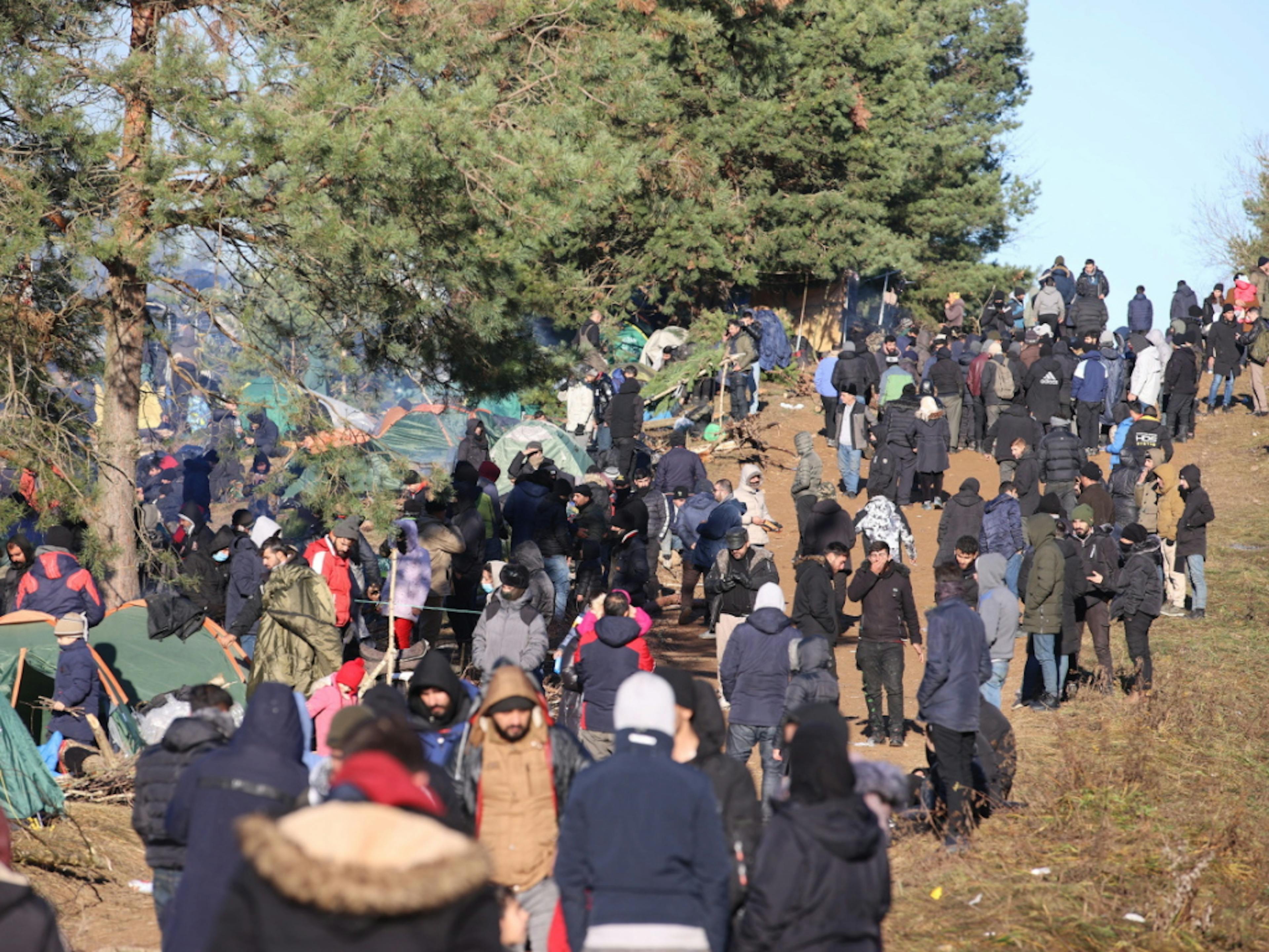 Les migrants s'accumulent à la frontière entre le Bélarus et la Pologne.