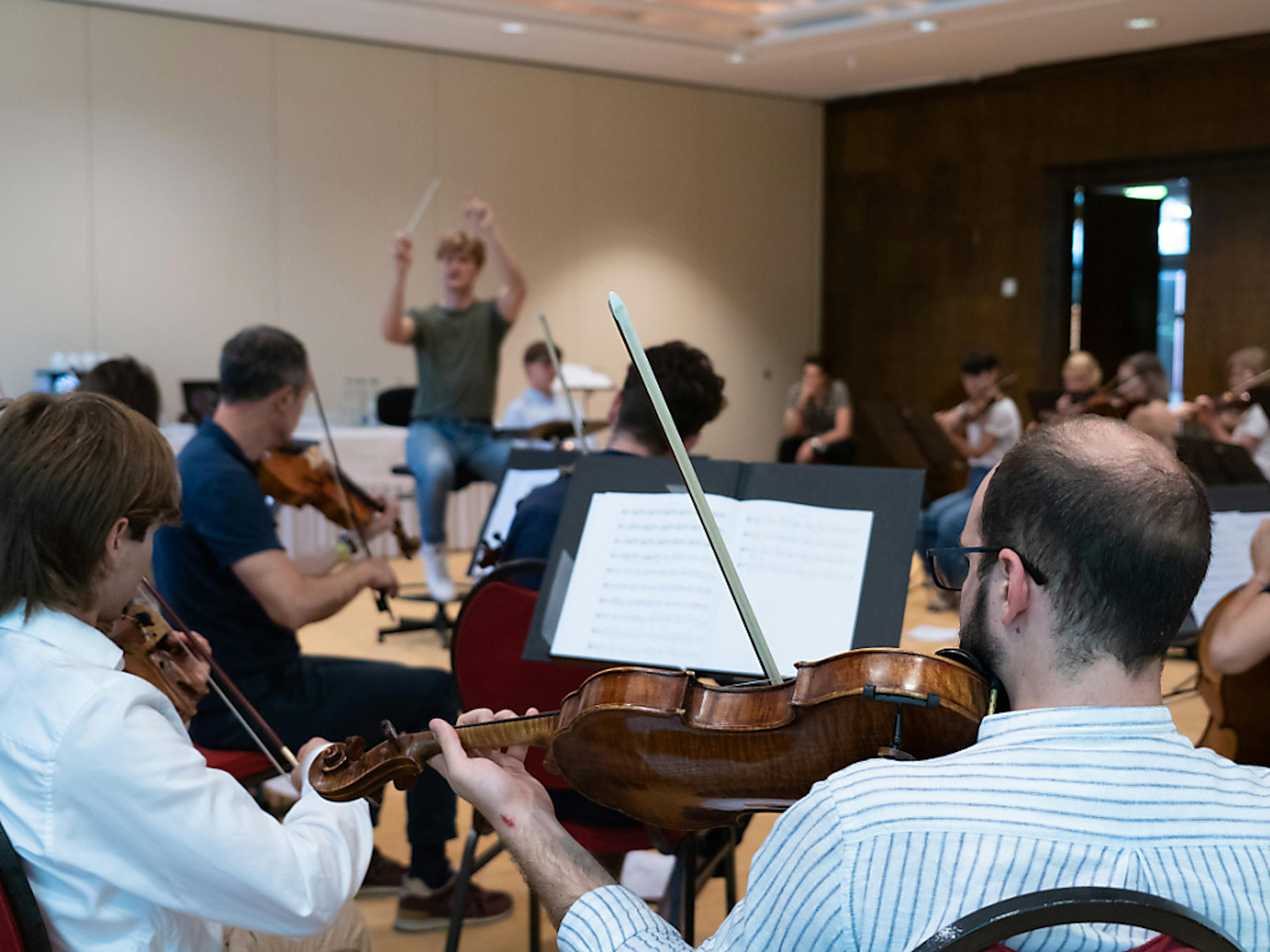 Samedi à Montreux, le Sinfonietta de Lausanne rencontrait pour la première fois le chef d'orchestre de l'équipe de production de la chanteuse Björk pour deux répétitions, avant le concert de dimanche soir au MJF.