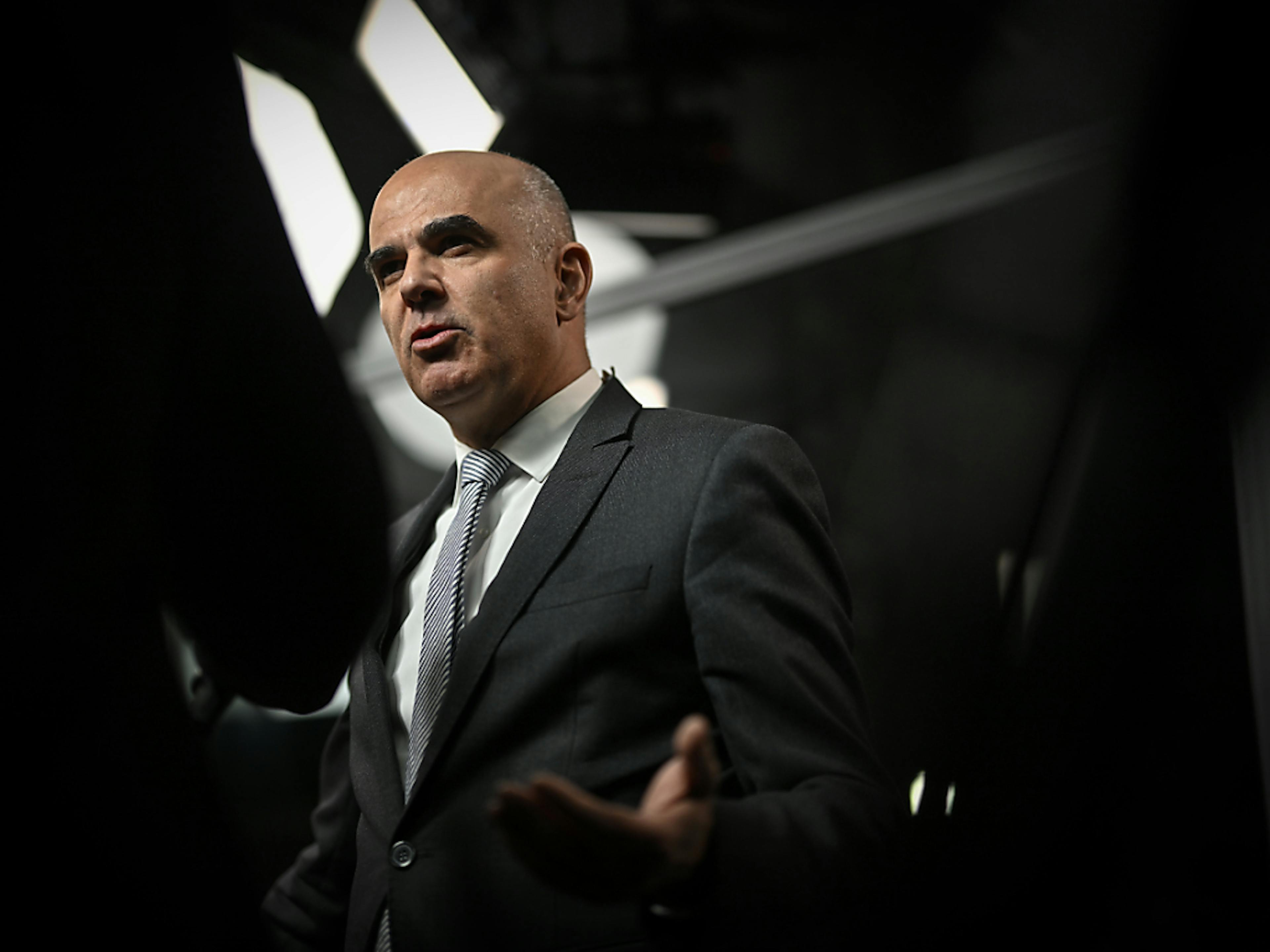 Le président de la Confédération Alain Berset sera à la disposition des commissions de gestion du Parlement dans l'affaire des fuites au sein de son département.