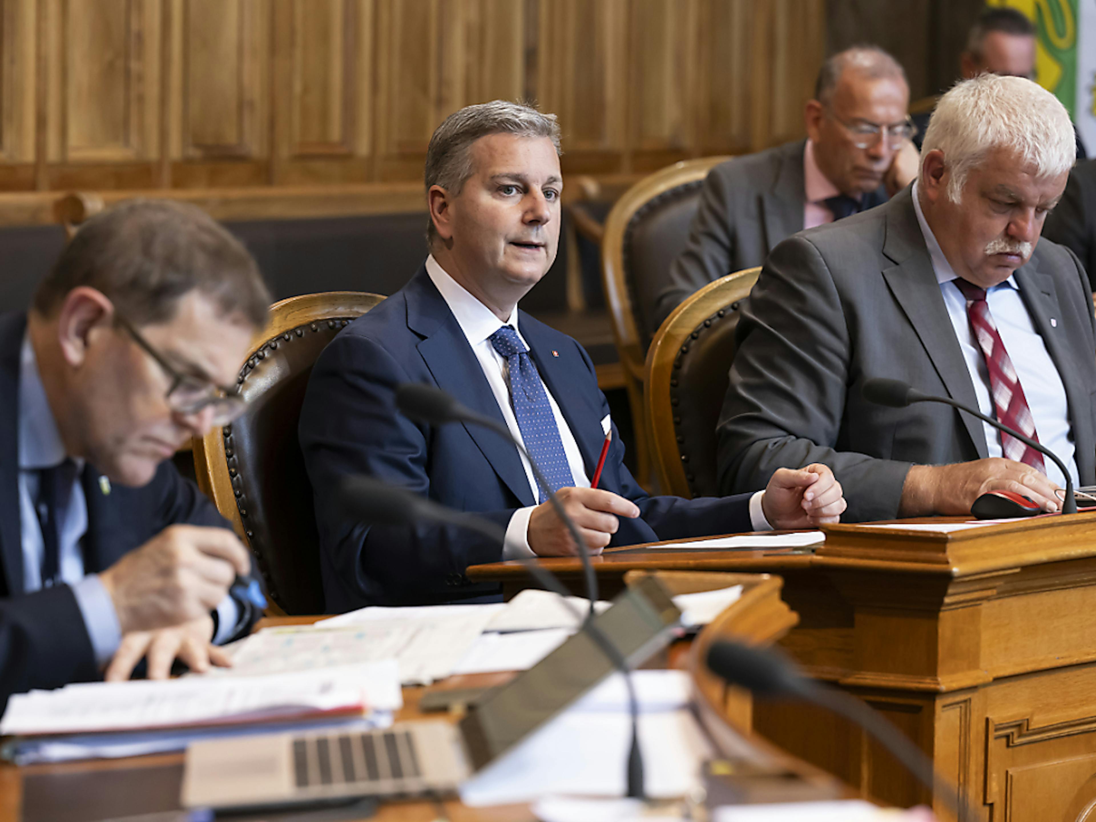 Le président de l'UDC Marco Chiesa (au centre) estime que les thèmes de campagne de son parti ont convaincu la population (archives).