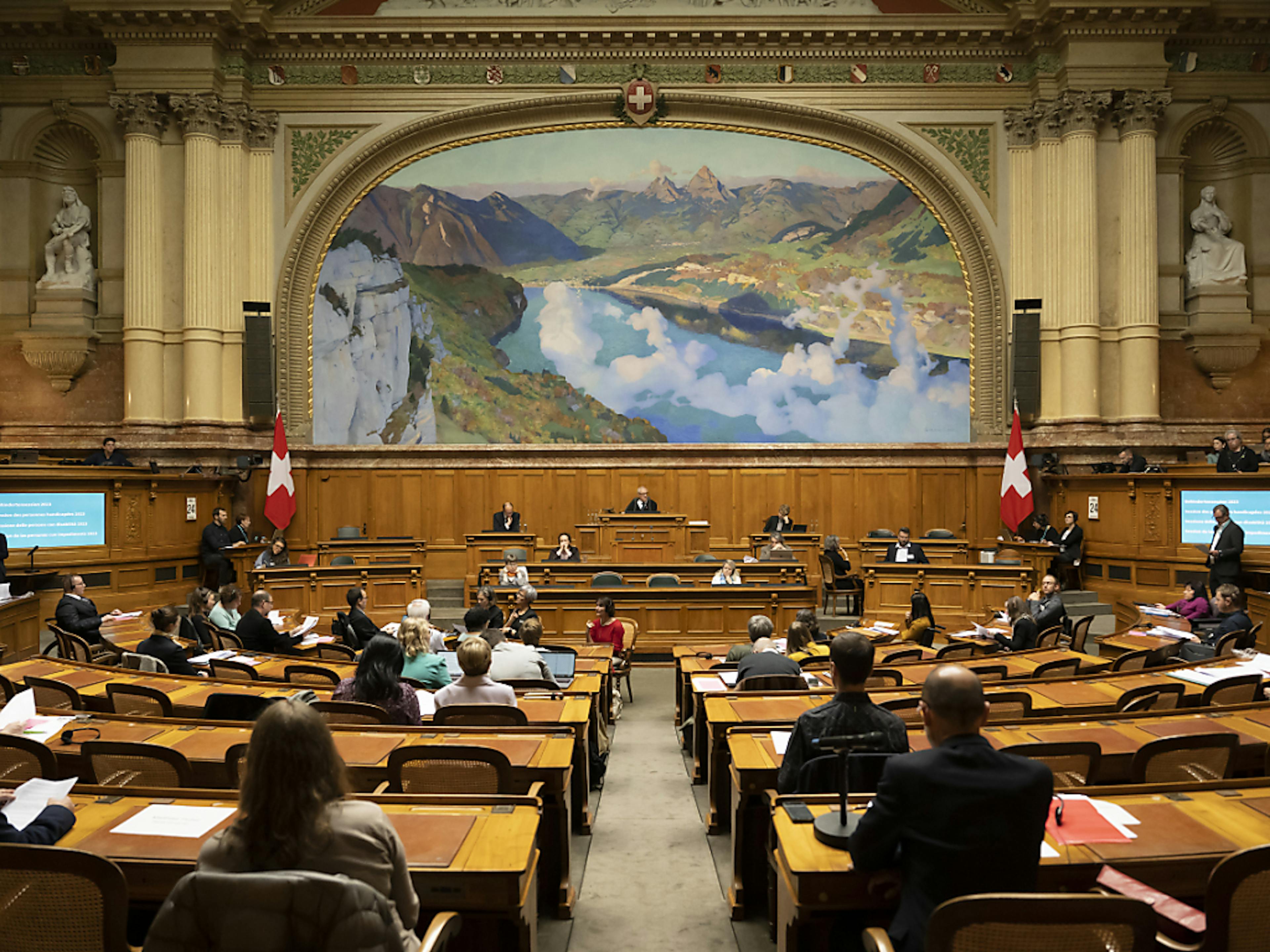 Les 44 personnes réunies à Berne avaient été spécialement élues pour l'événement, après un vote en ligne ayant réuni 20'000 voix. La représentativité des types de handicaps, des genres et des régions linguistiques avait été respectée.