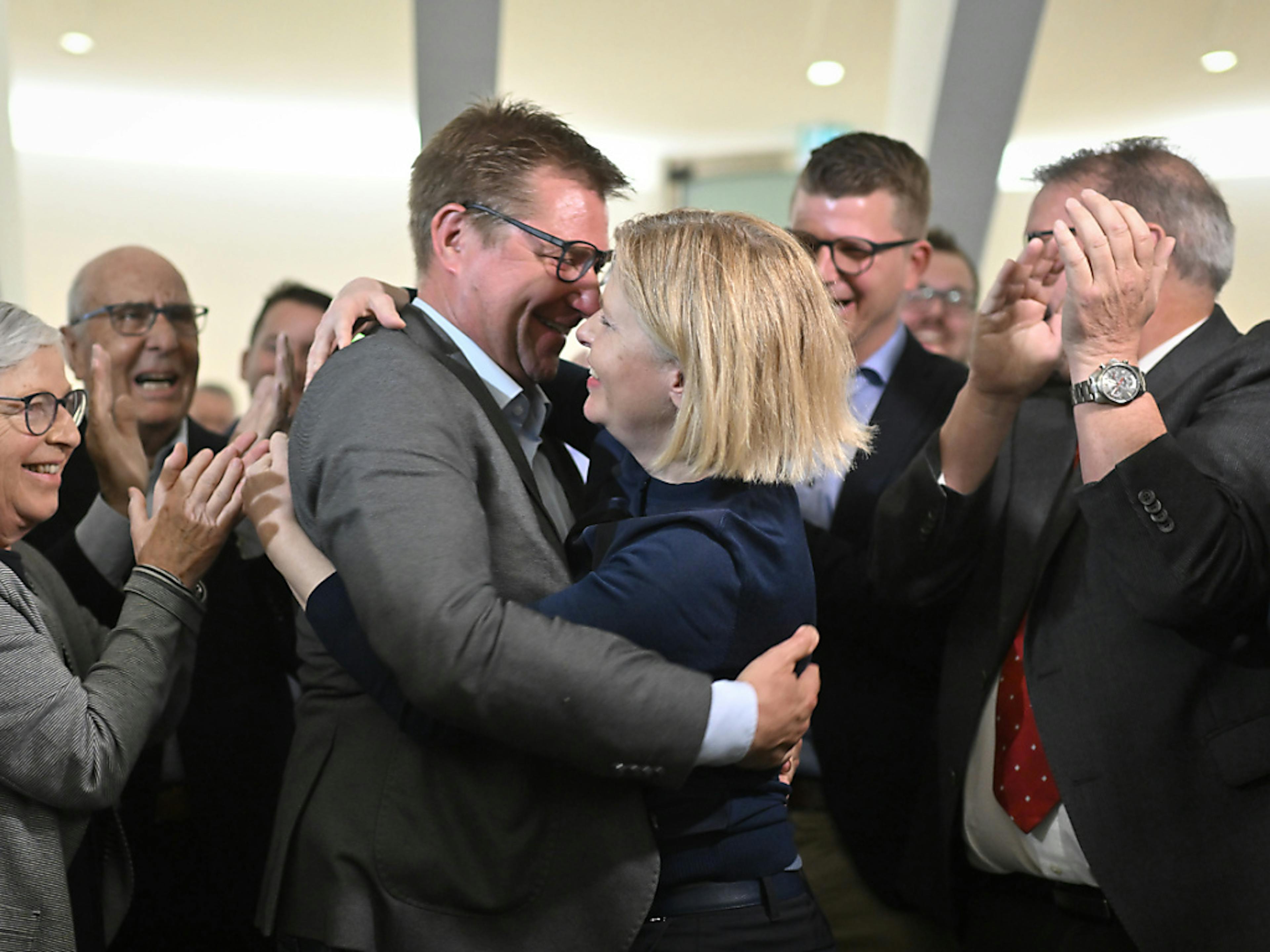 L'élection de la nouvelle conseillère aux Etats st-galloise Esther Friedli (UDC) est saluée dimanche par son compagnon Toni Brunner, ancien président de l'UDC Suisse.