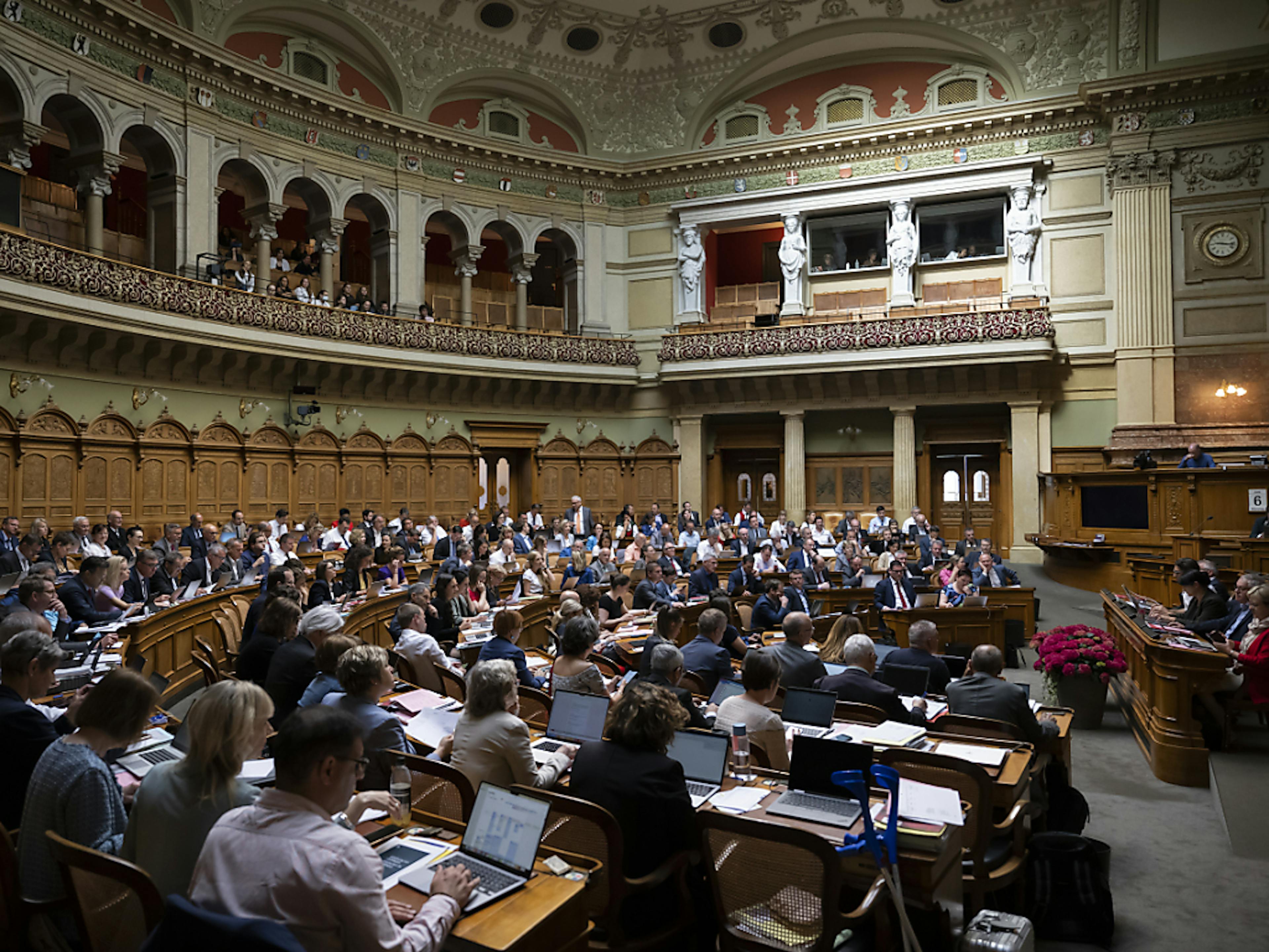 Les coûts découlant des réglementations doivent être présentés de manière plus transparente et être pris en considération dans les bases de décision établies notamment pour le Parlement.