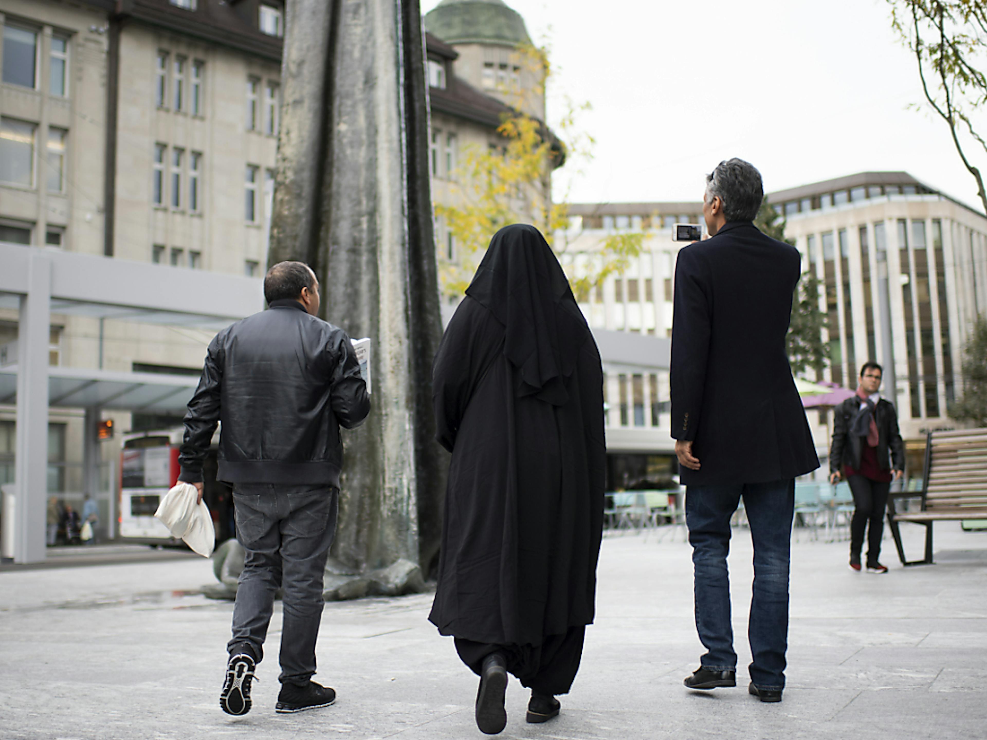 Le National est d'accord avec la loi fédérale dite "anti-burqa". Il devrait être interdit de se dissimuler le visage en public (illustration).